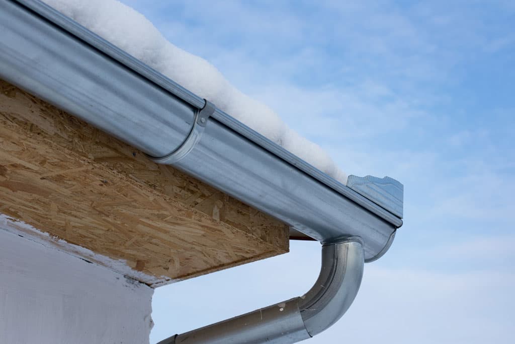 Poner canalón de aluminio en Melide