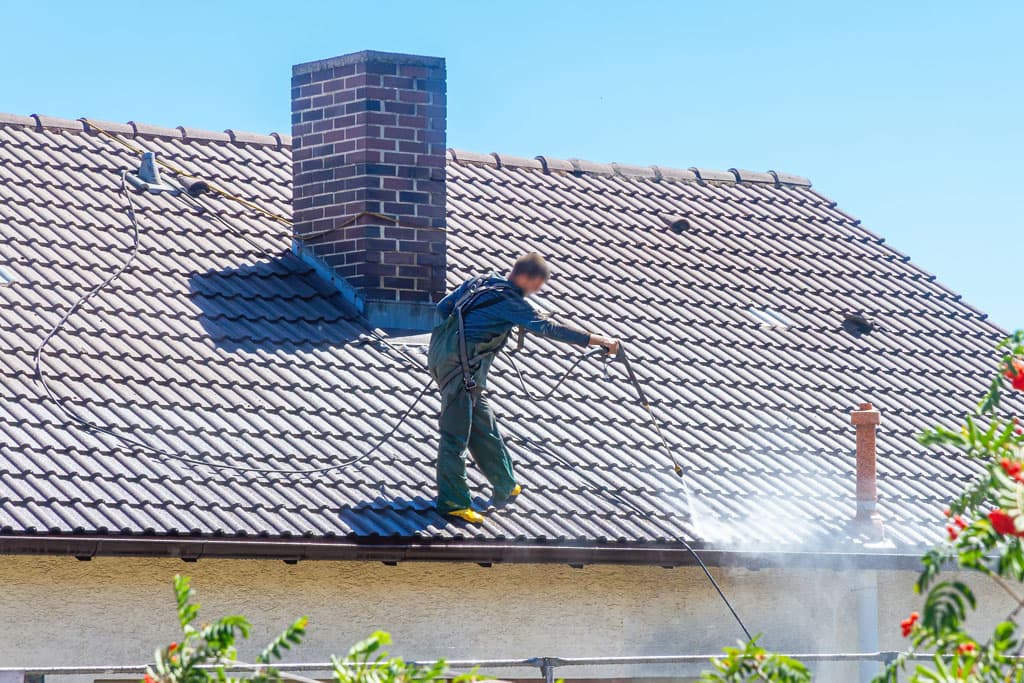Limpieza de canalones en Lalín