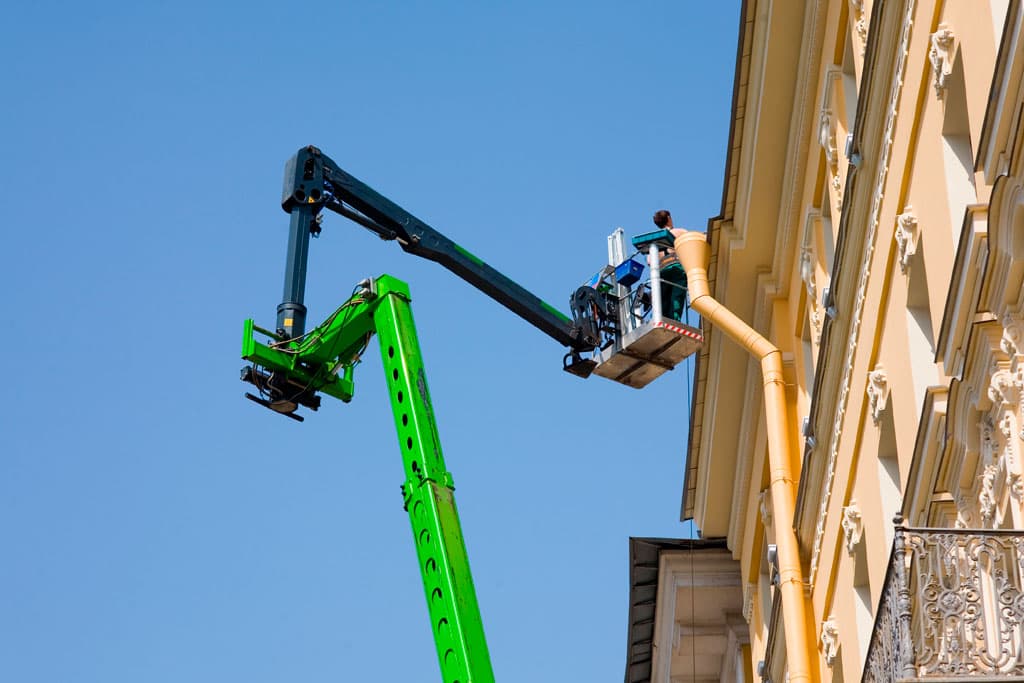 Profesionales de la limpieza de canalones en Melide